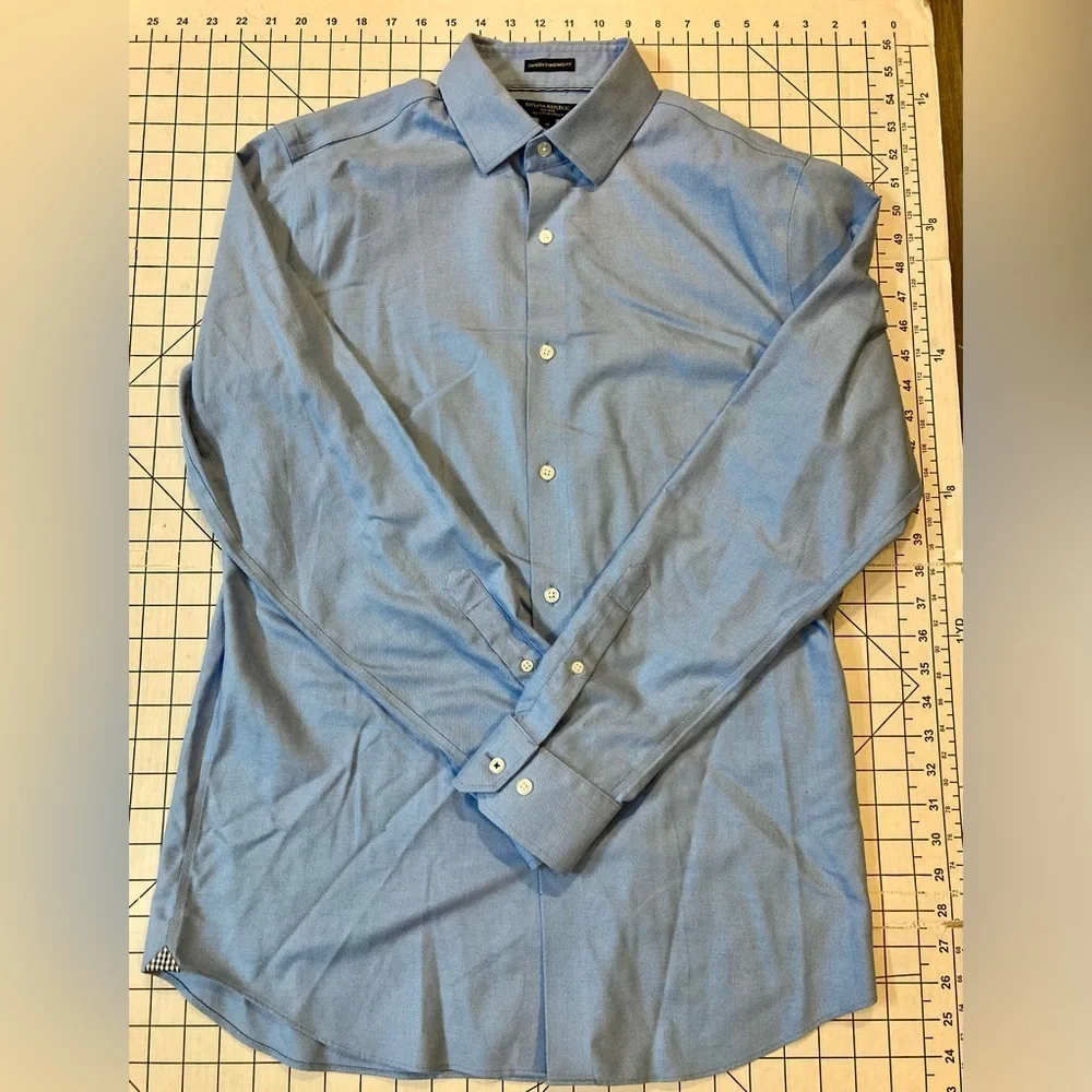 Banana Republic Men’s Size Medium Blue Non-Iron Camden Standard Fit Dress Shirt